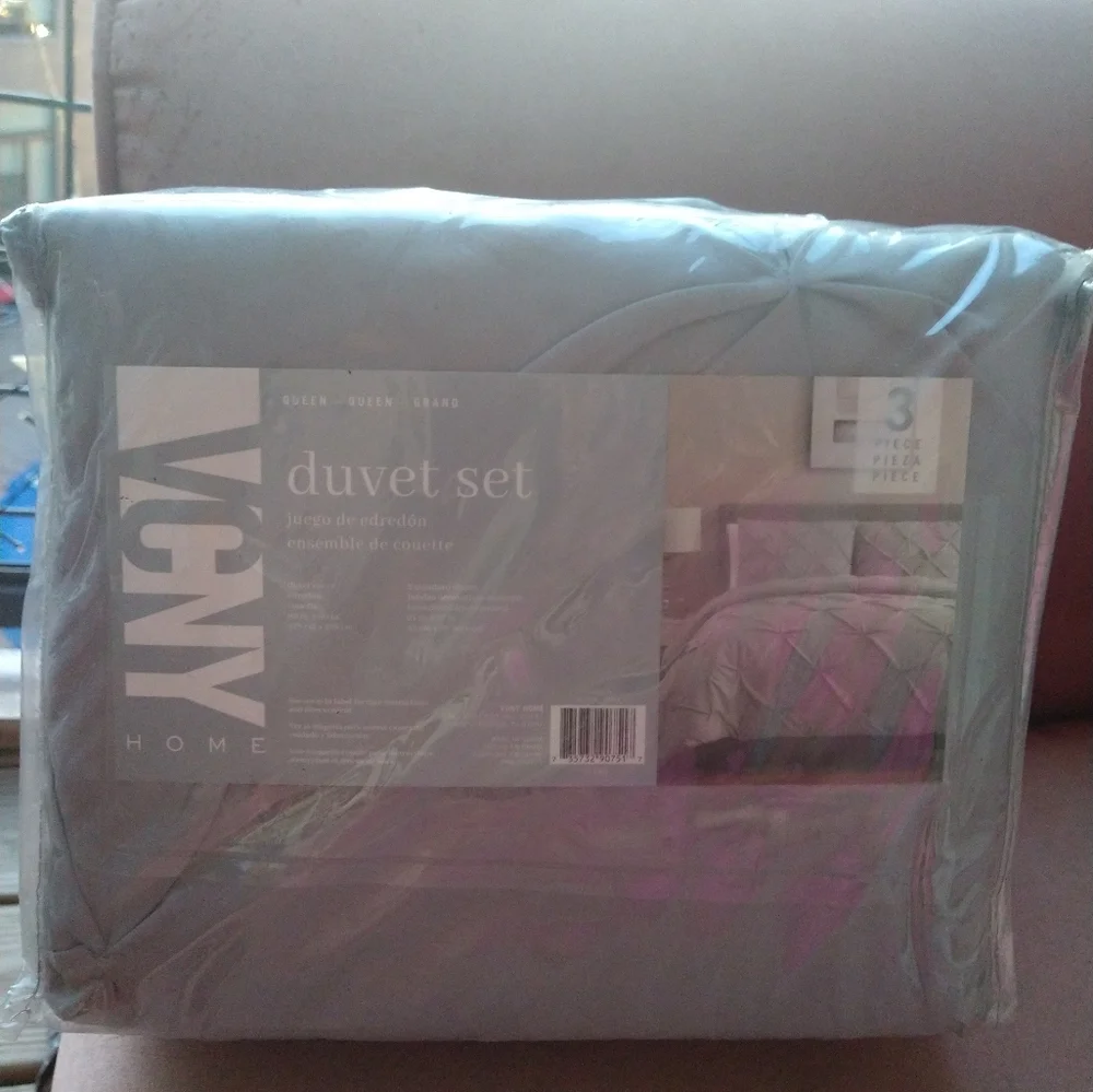 Duvet set 3 pieces Queen Perfect for Spring & Summer 26 Comes With Free Gift